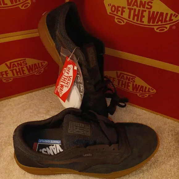Vans Men's 6.5/Women's 8 AVE Pro Black/Gum (with extra laces) VN0A5HENB9M